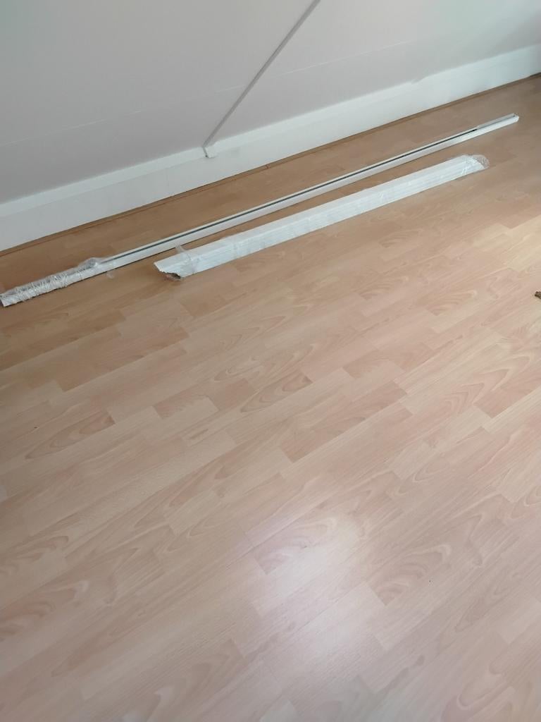 Lamellen gordijn ,rails wit., Huis en Inrichting, Stoffering | Gordijnen en Lamellen, Ophalen, Wit, 200 cm of meer, 100 tot 150 cm