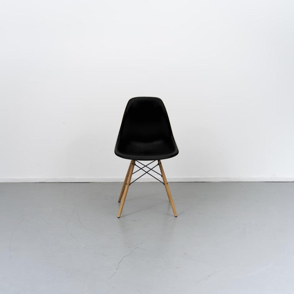 10x Vitra Eames DSW stoel Zwart - Essenhout, Huis en Inrichting, Stoelen, Niet ingevuld, Zwart, Niet ingevuld, Ophalen of Verzenden