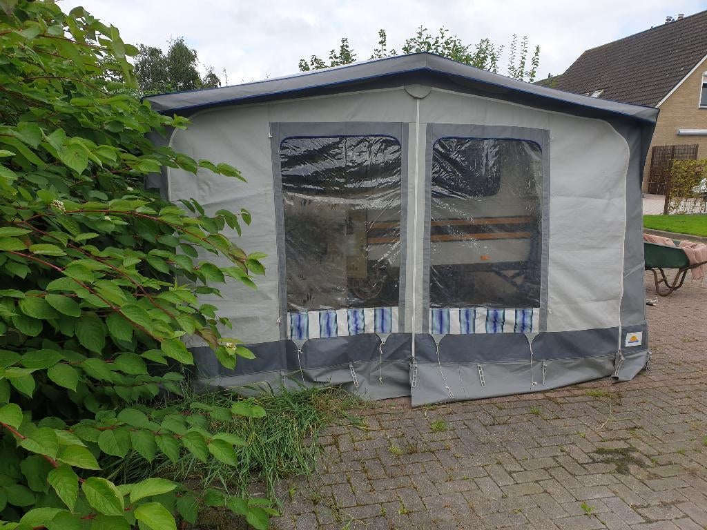 voortent caravan goede staat omloop 7.75 mtr blauw wit, Caravans en Kamperen, Ophalen, Zo goed als nieuw