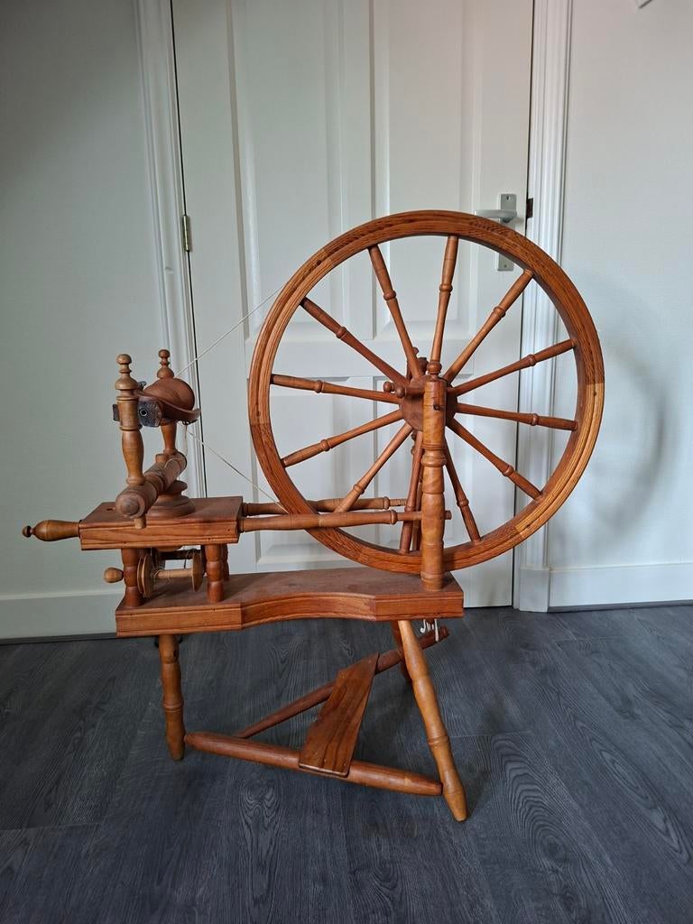 Noors Trondheim spinnenwiel met 3 klossen, Hobby en Vrije tijd, Spinnewielen en Spinnen, Ophalen, Spinnewiel
