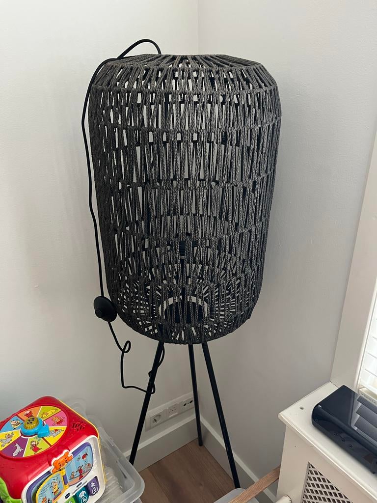 Driepoot staande lamp, Ophalen, Zo goed als nieuw, Overige materialen, 100 tot 150 cm