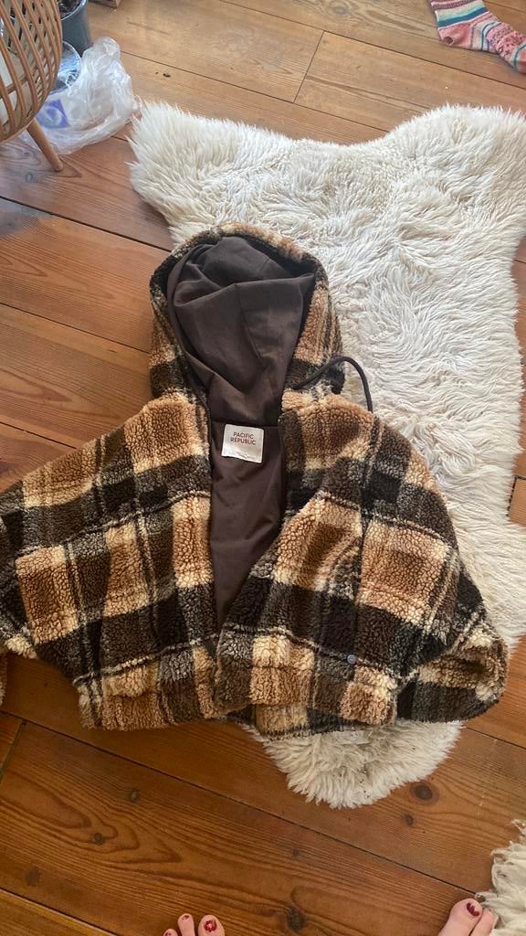 Mooi cropped teddy jasje van pull & bear S, Ophalen of Verzenden, Zo goed als nieuw, Beige