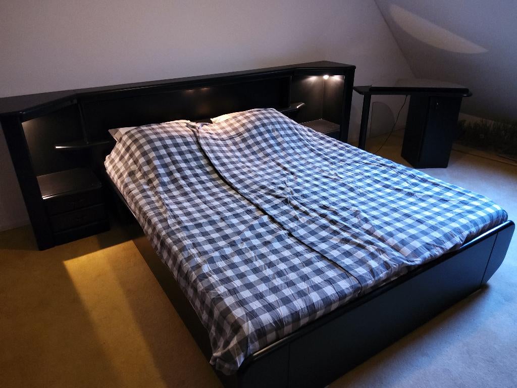 Slaapkamer bed en linnenkast., Ophalen, Gebruikt, Tweepersoons