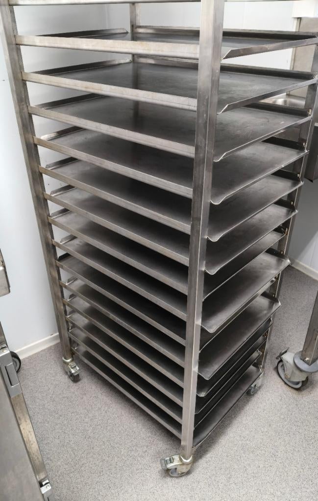 inox kar met inox platen slagerij bakkerij, Ophalen, Gebruikt