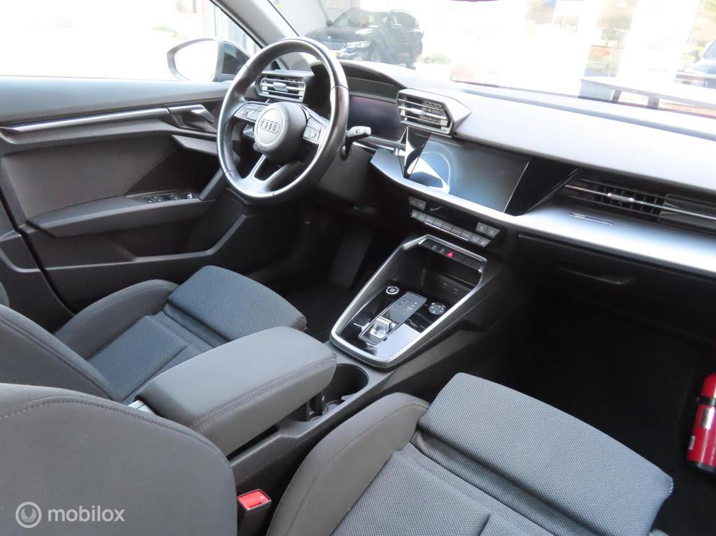 Audi A3 Sportback 35 TFSI S edition|Stoelverwarmig|Carplay|V, 4 cilinders, 150 pk, Zwart, Bedrijf
