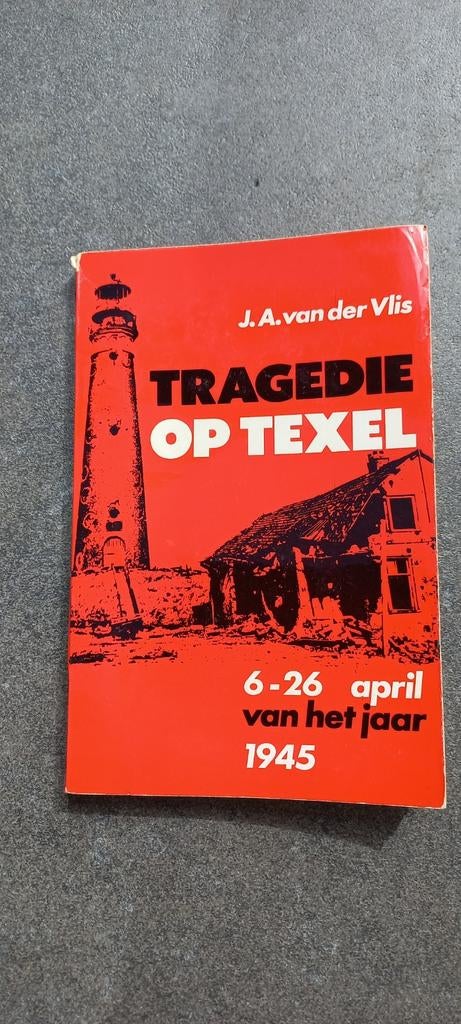 Tragedie op Texel - J.A. van der Vlis (1945), Boeken, Ophalen of Verzenden, 20e eeuw of later, Gelezen, J.A. van der Vlis
