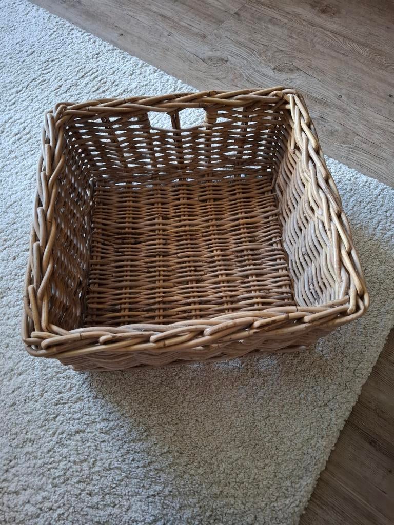Rieten mand, Mand, Vierkant, Ophalen of Verzenden, Zo goed als nieuw