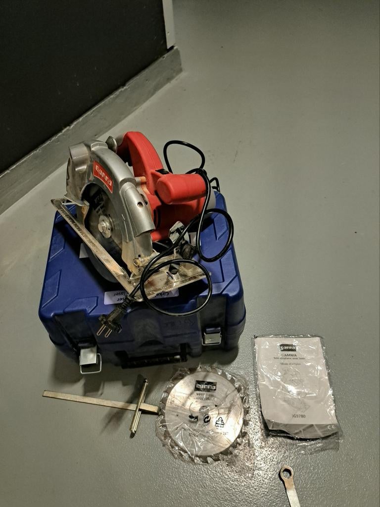 Cirkelzaagmachine met extra zaagblad, Doe-het-zelf en Verbouw, Ophalen, Gebruikt, Cirkelzaag, 30 tot 70 mm