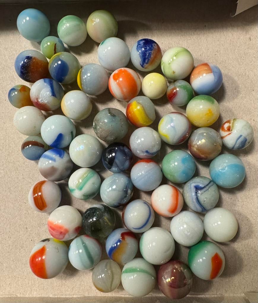 52 wit marmer look chinese knikkers, Ophalen of Verzenden, Gebruikt