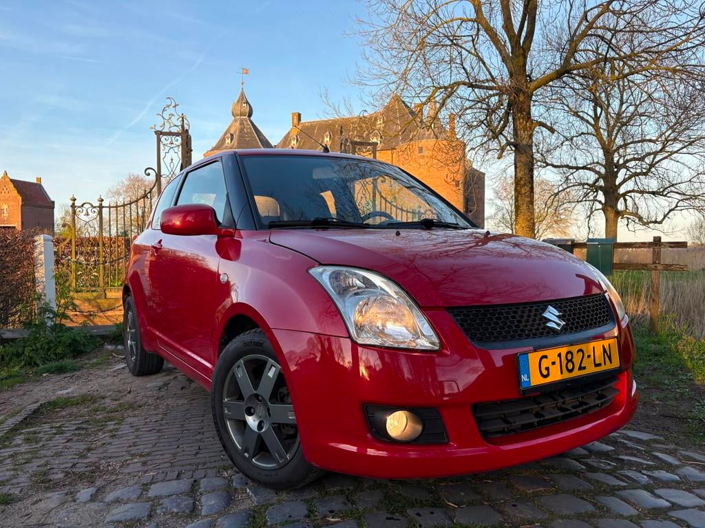 Suzuki Swift 1.3 Base STOELVERWARMING/NIEUWE APK/LMV/AIRCO, Auto's, Stof, Gebruikt, 400 kg, Swift