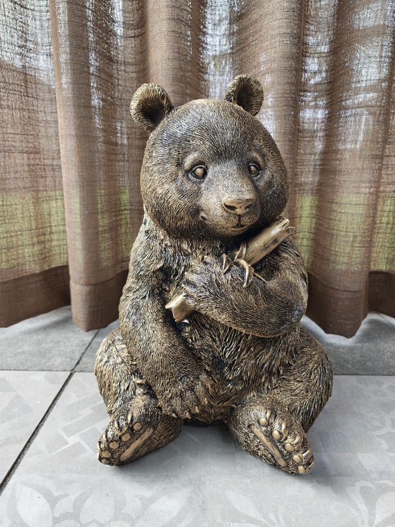 Panda beeld zittend 40 cm goud tuinbeeld dierenbeeld, Tuin en Terras, Tuinbeelden, Nieuw, Dierenbeeld, Kunststof, Ophalen of Verzenden