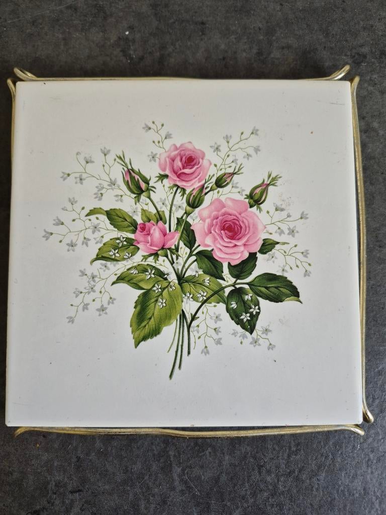 Onderzetter vintage tegeltjes met roos Mettlach Germany, Ophalen of Verzenden
