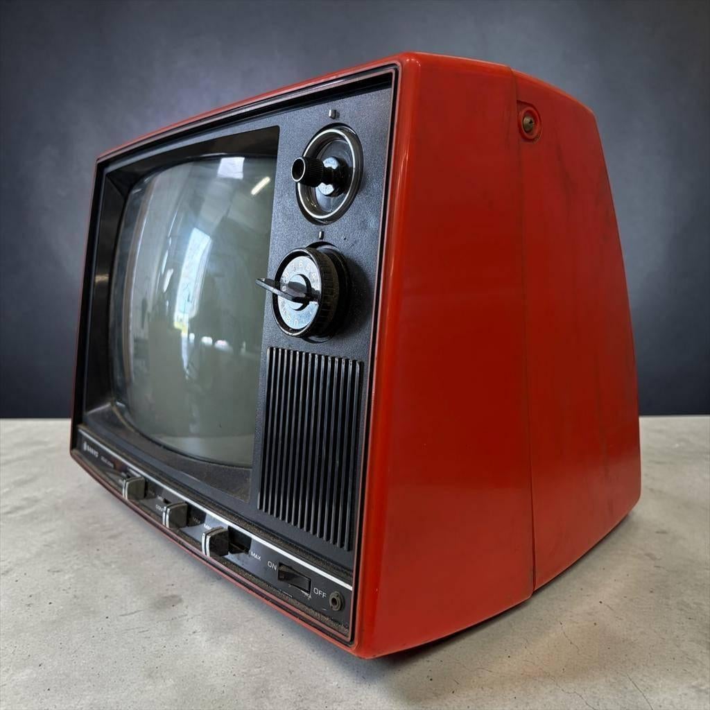 Vintage draagbare oranje tv  'Sanyo 12-T222U', Ophalen