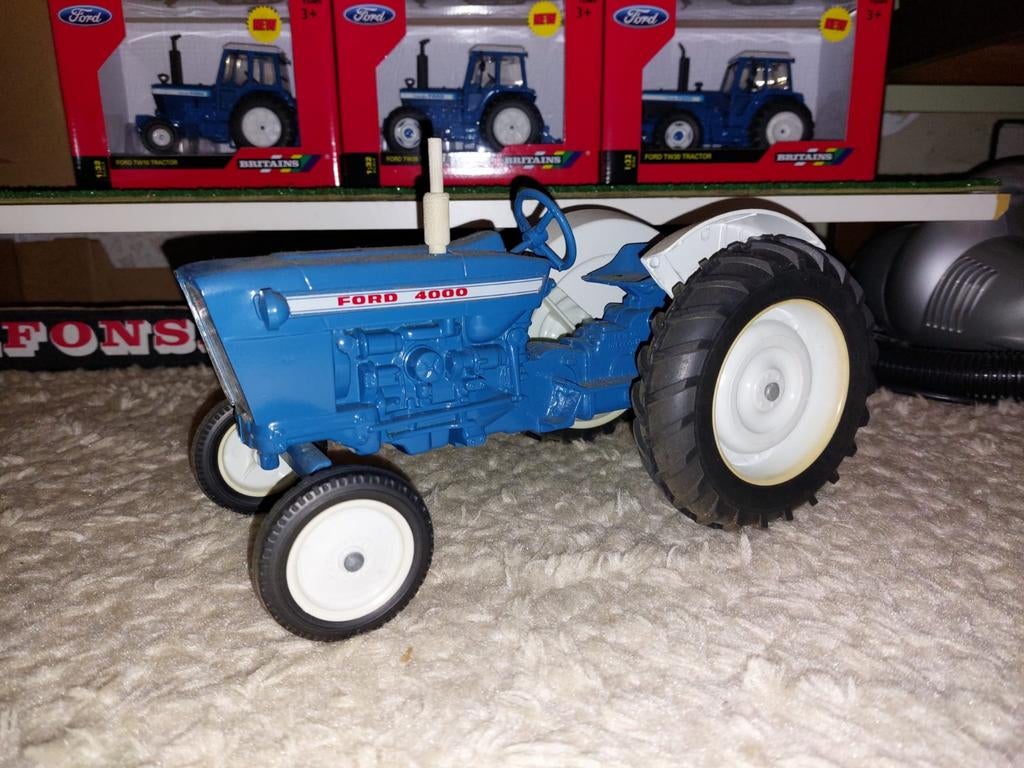 Ford 4000 - Ertl - 1/12, Ophalen of Verzenden, Zo goed als nieuw, 1:9 t/m 1:12, Overige typen