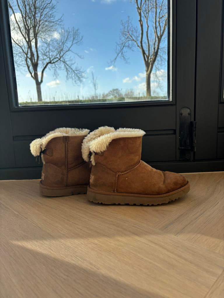 Uggs met strikje maat 38, Kleding | Dames, Bruin, Lage of Enkellaarzen, Ophalen of Verzenden, Gedragen