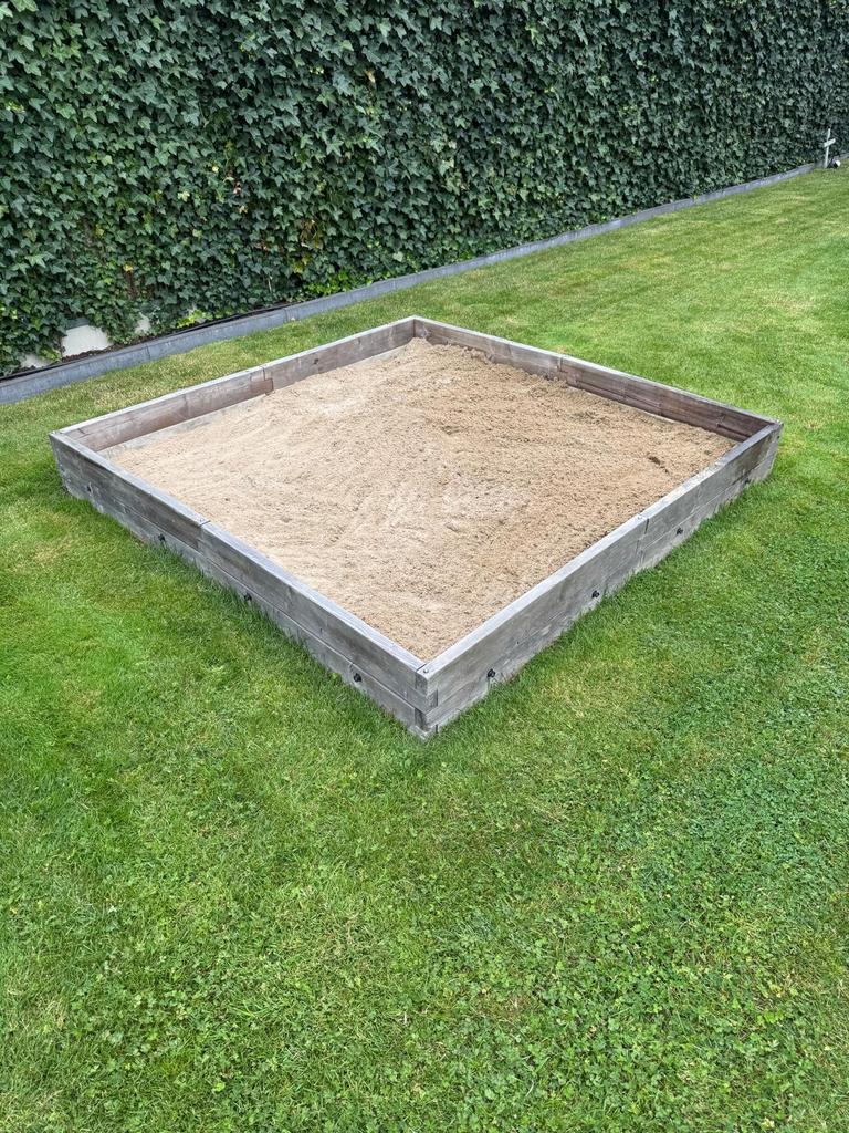 Grote zandbak met afdekzeil - 210x210 cm, Ophalen, Gebruikt