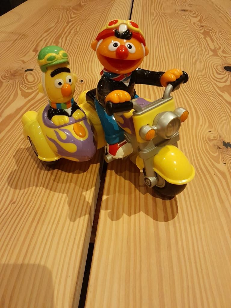 Bert en ernie sesamstraat op motor, Ophalen of Verzenden