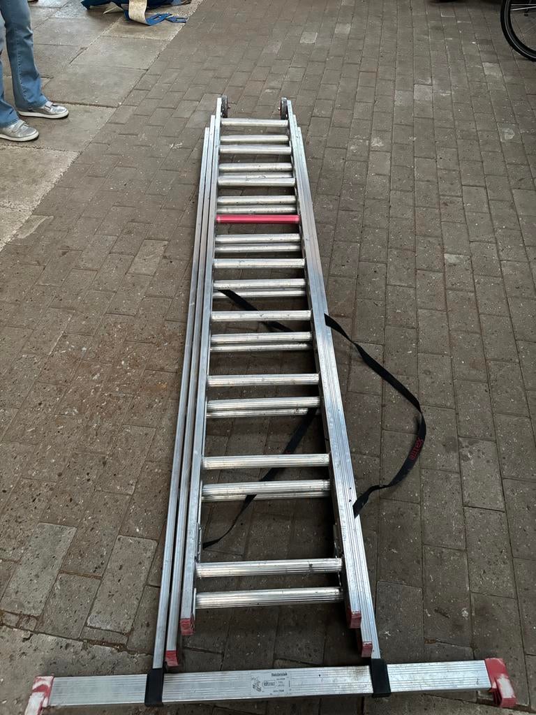 Altrex 3 delige uitschuifladder, Doe-het-zelf en Verbouw, Ladders en Trappen, Ophalen, Zo goed als nieuw, Ladder, Opvouwbaar of Inschuifbaar