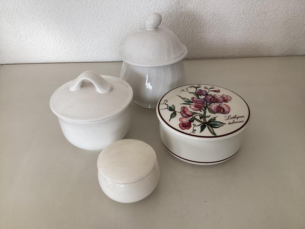 Schaaltjes: VILLEROY & BOCH, GOEBEL. Bordje: ROYAL STAFFORD, Huis en Inrichting, Keuken | Servies, Ophalen of Verzenden, Overige stijlen