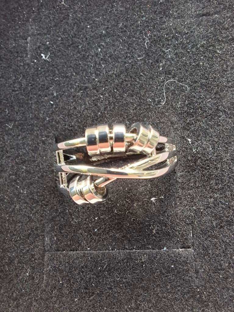 Grappige " friemel" ring., Ophalen of Verzenden, Zo goed als nieuw, Zilver, Overige materialen