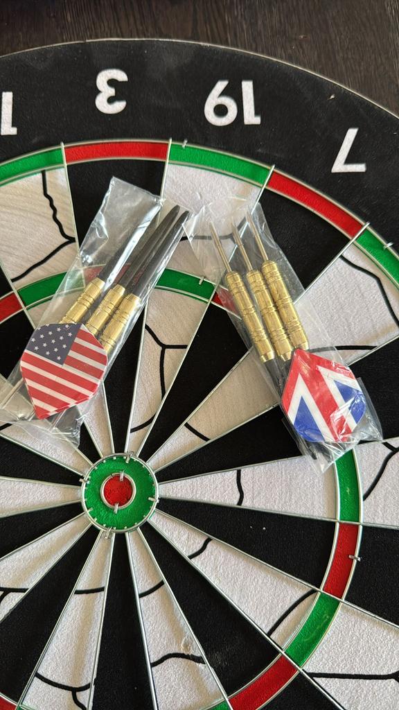 Nieuw in doos  Dartbord / dart-+ pijltjes binnen/buiten game, Ophalen of Verzenden, Zo goed als nieuw, Dartbord