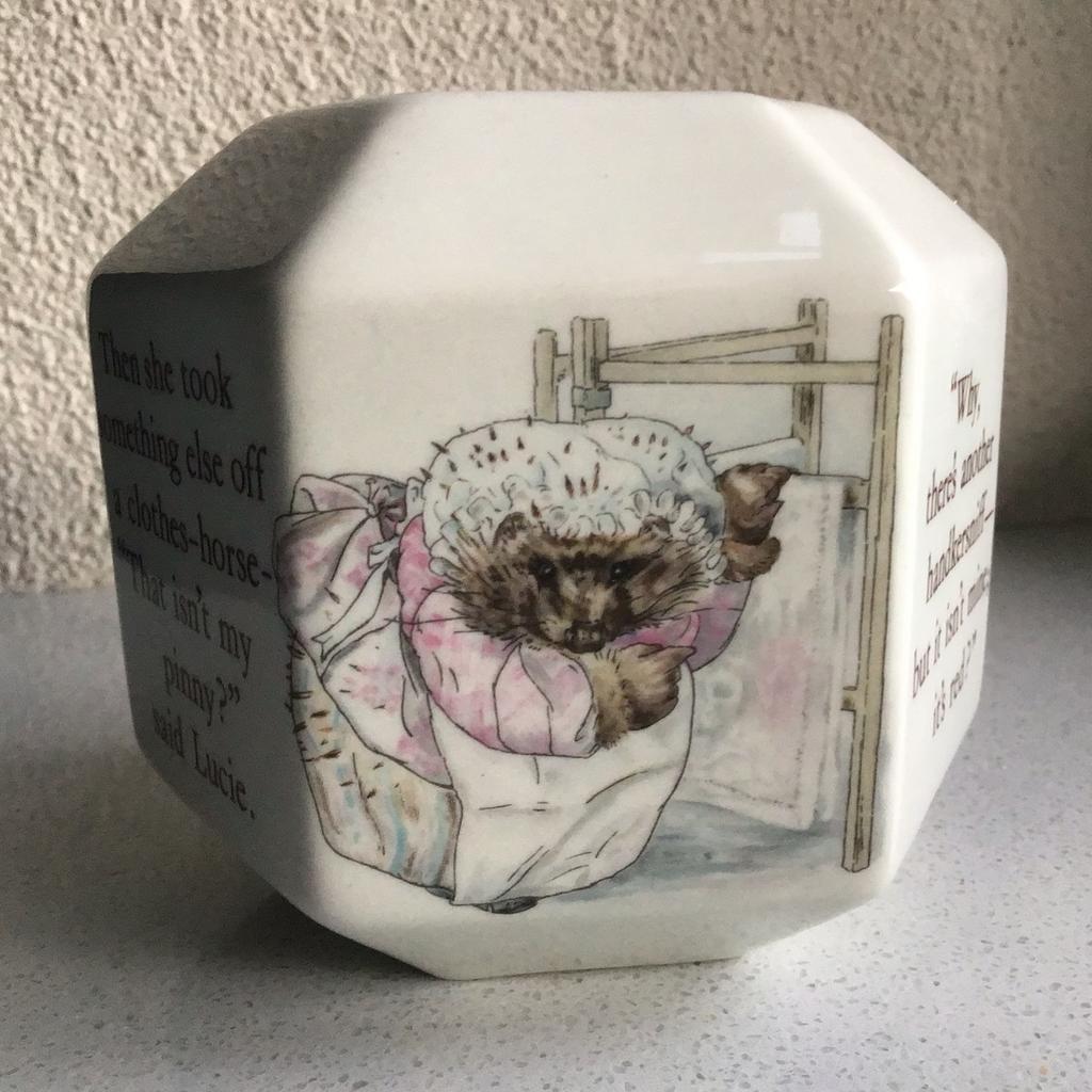 Mrs Tiggy Winkle zeshoekig spaarpot Beatrix Potter NIEUW, Ophalen of Verzenden, Nieuw, Steen, Aardewerk of Keramiek, Strip- of Tekenfilmfiguur