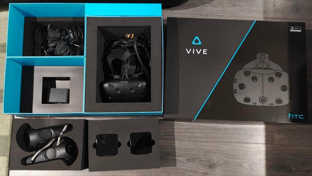 HTC Vive VR-bril (1e generatie) - Compleet in doos, Spelcomputers en Games, Virtual Reality, Ophalen of Verzenden, Gebruikt, VR-bril