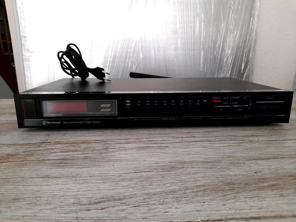 Sherwood tuner, Audio, Tv en Foto, Ophalen of Verzenden, Zo goed als nieuw