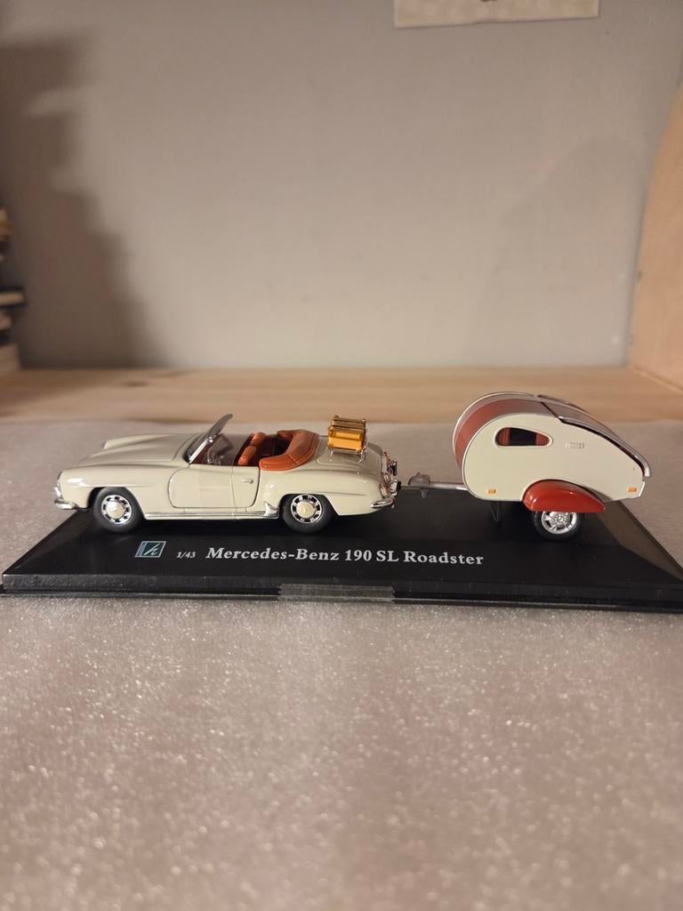 Mercedes-Benz 190 SL met Caravan - Hongwell Cararama, Hobby en Vrije tijd, Modelauto's | 1:43, Ophalen of Verzenden, Nieuw, Auto