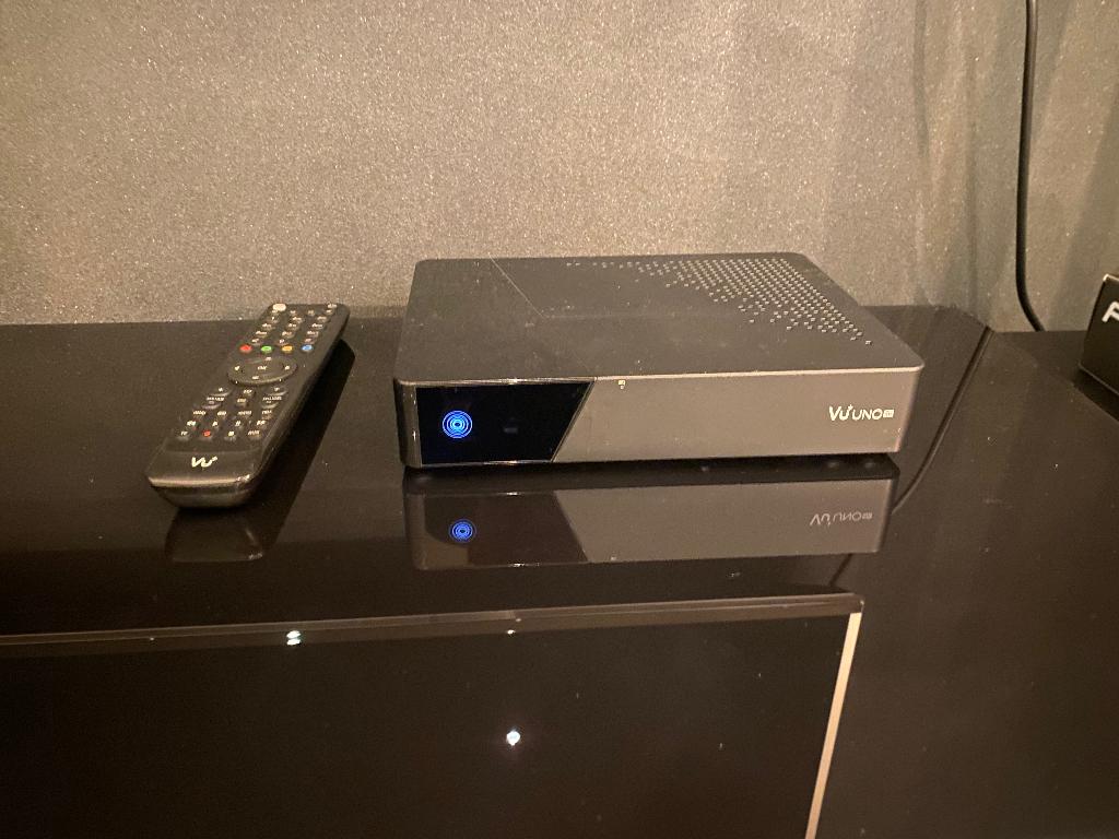 Vu uno plus 4k ontvanger te koop, Ophalen of Verzenden, Gebruikt, (Schotel)antenne-accessoires, Overige merken