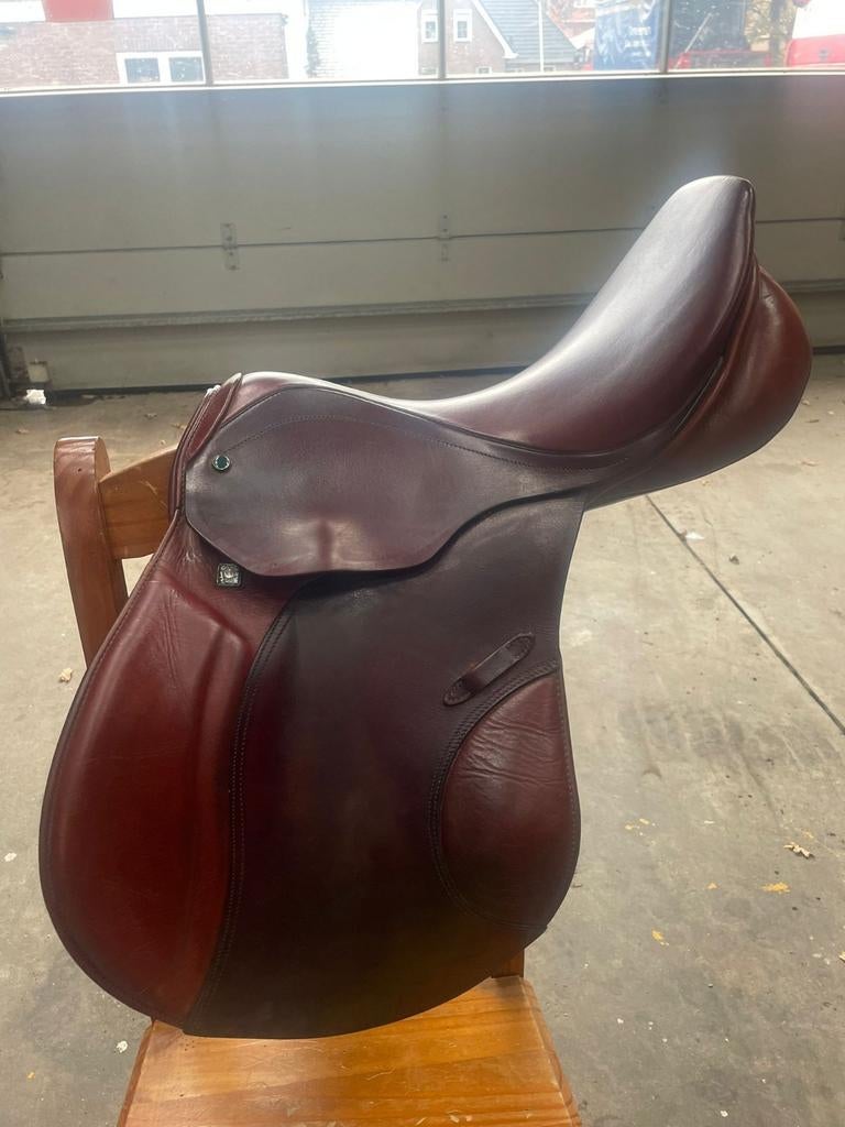 Stubben springzadel bruin en rossner dressuurzadel, Dieren en Toebehoren, Paarden en Pony's | Zadels, Zo goed als nieuw, Springen