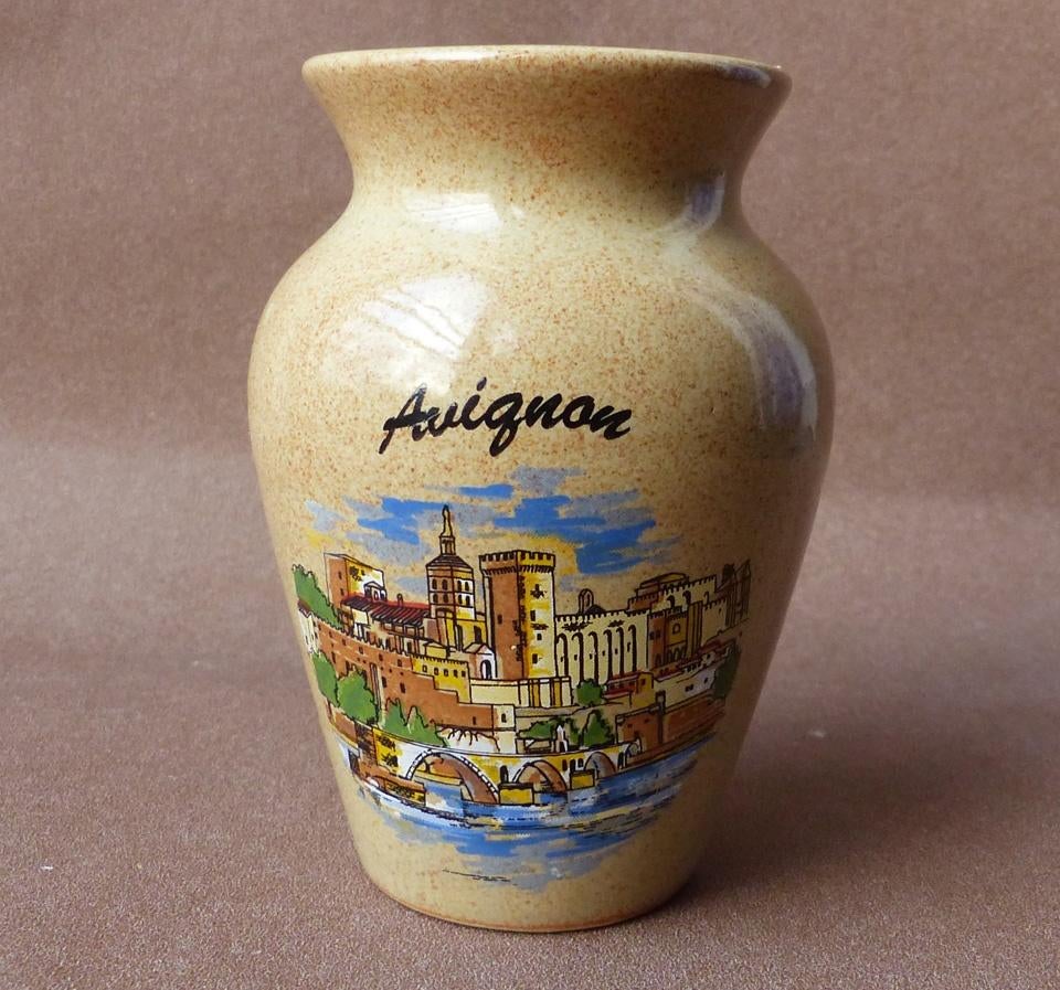 Grès vaasje vintage souvenirvaasje Avignon Gres keramiek, Huis en Inrichting, Woonaccessoires | Vazen, Gebruikt, Overige kleuren