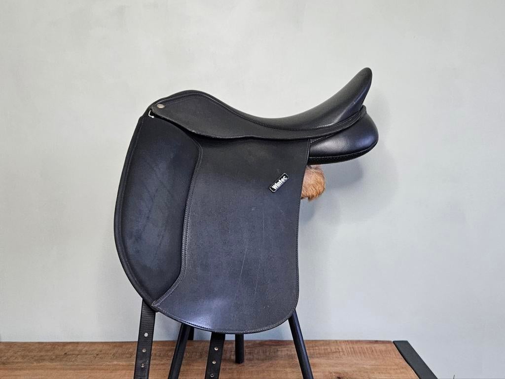 Wintec en Bates WIDE zadels 16 t/m 18 inch., Dieren en Toebehoren, Paarden en Pony's | Zadels, Ophalen of Verzenden, Zo goed als nieuw