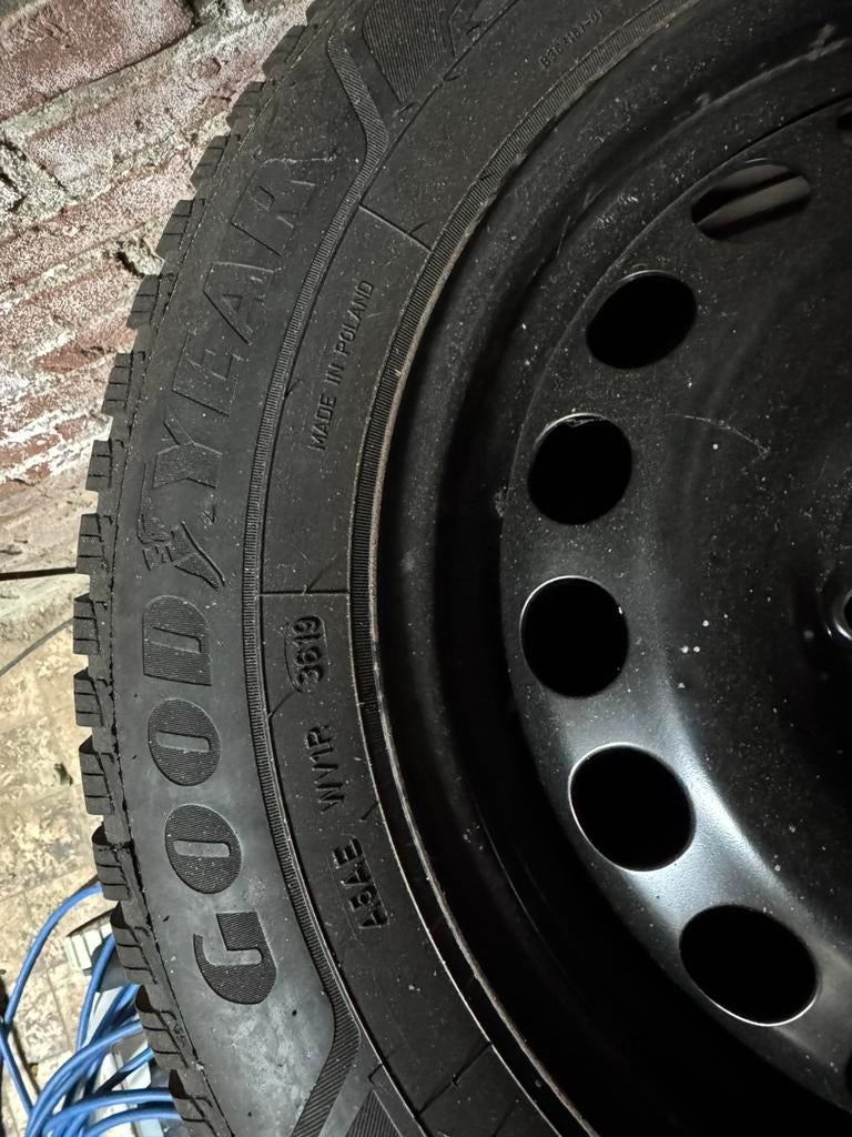 Opel Astra K winterbanden op velg, Ophalen, Zo goed als nieuw