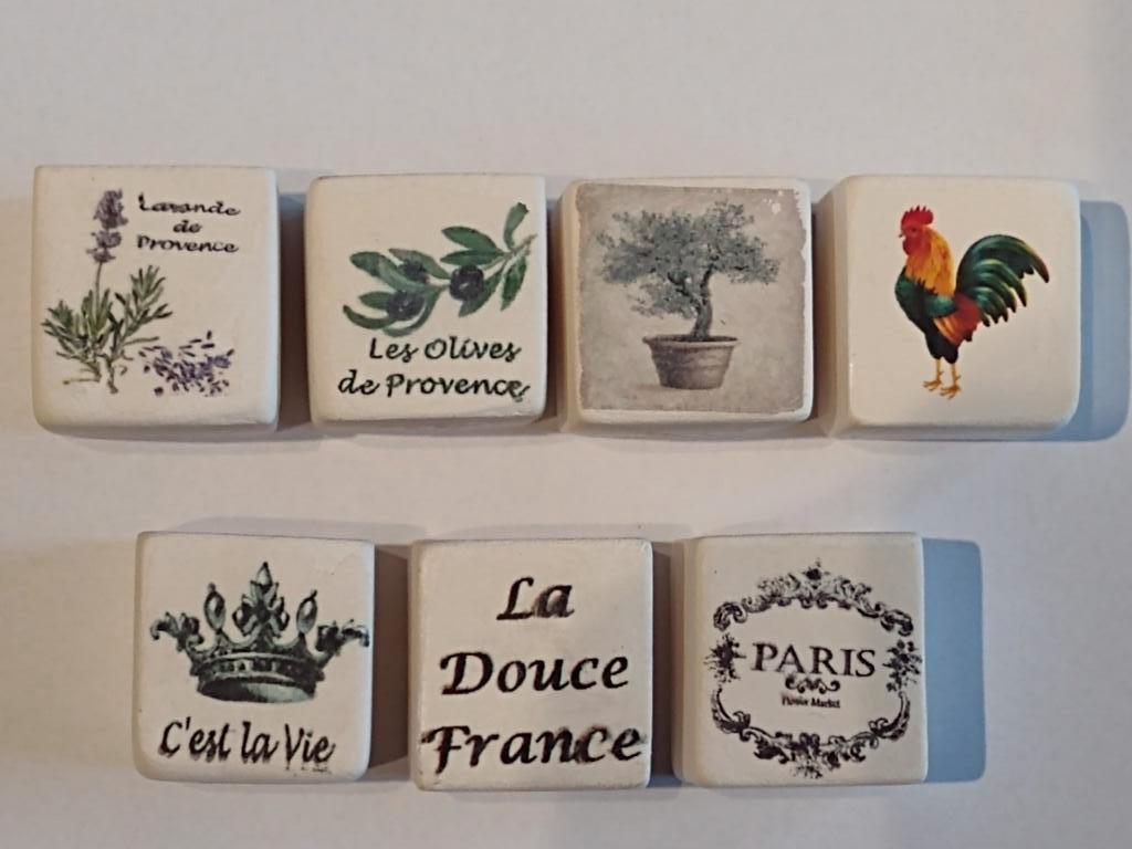 Vierkante bloempot met diverse Provence decoratie erop, Verzamelen, Poppenhuizen en Toebehoren, Ophalen, Nieuw, Decoratie