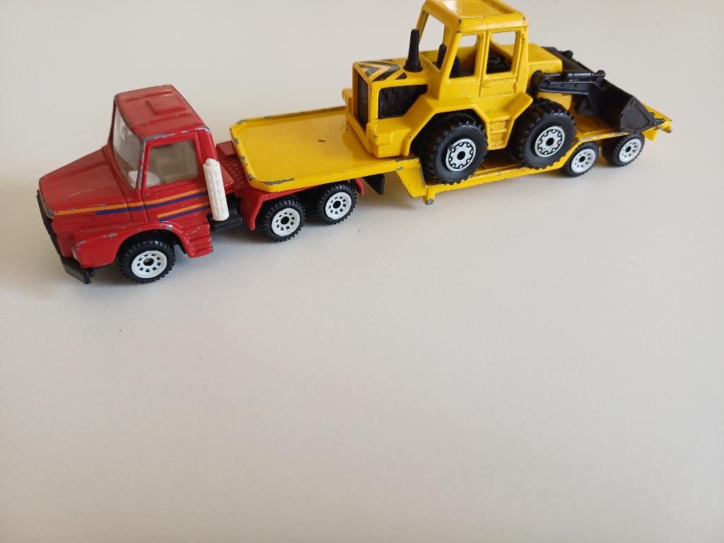 Siku 1/87 scania vrachtwagen dieplader met shovel, Hobby en Vrije tijd, Ophalen of Verzenden, Gebruikt, Bus of Vrachtwagen, SIKU