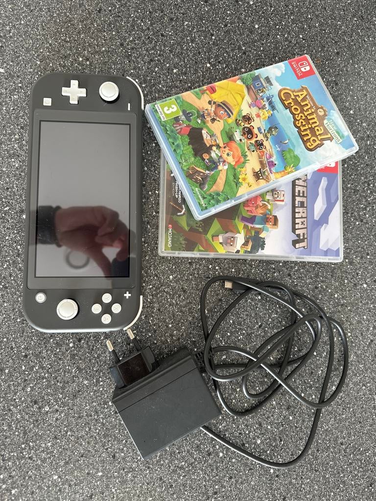 Nintendo Switch Lite met 2 games en originele oplader, Met games, Ophalen of Verzenden, Zo goed als nieuw, Zonder controller