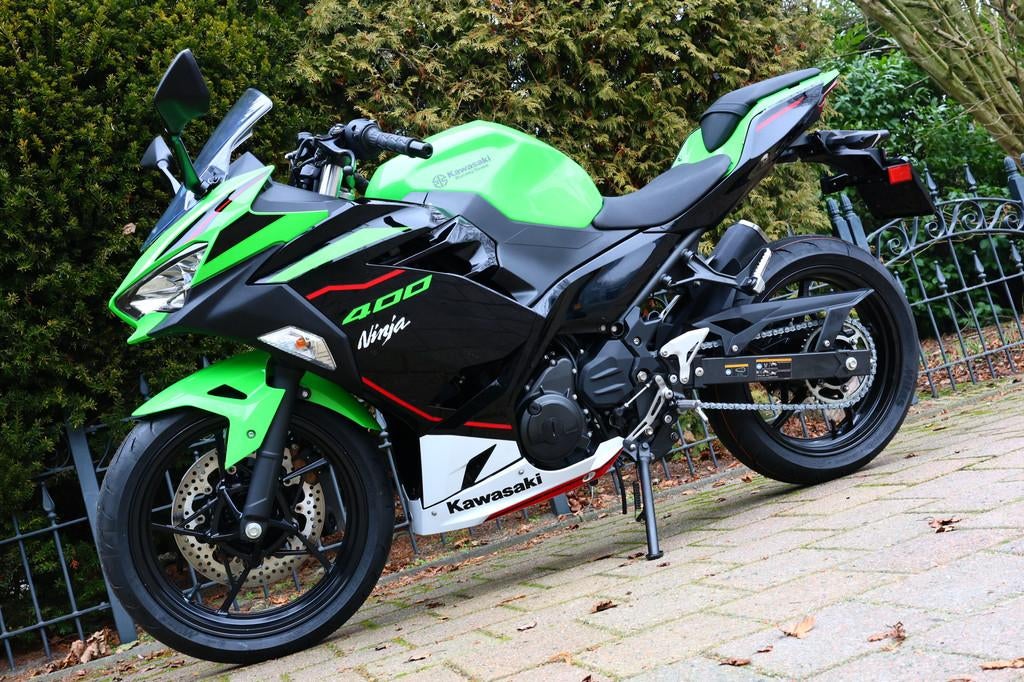 Kawasaki NINJA 400 KRT A2 code 80 (bj 2023) - foto 3