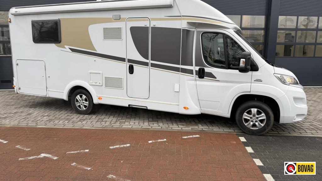 Carado T 449 Queensbed + Hefbed, Caravans en Kamperen, Campers, Ringverwarming, Fiat, Startonderbreker, Bedrijf