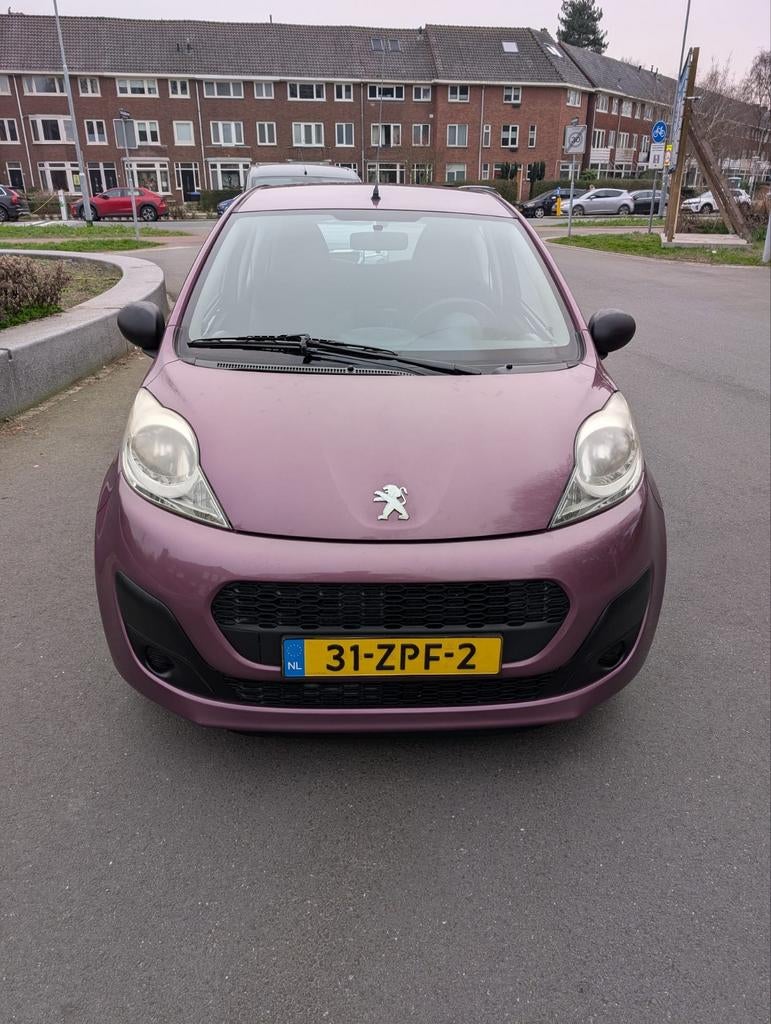 Peugeot 107 1.0 12V E-vti 68PK 3DR 2013 AIRCO APK tot 3-27, Auto's, Peugeot, Voorwielaandrijving, Euro 5, Stof, Zwart