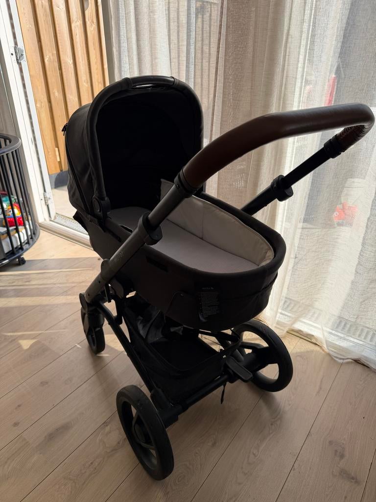 Mutsy Nio kinderwagen incl. adapters, regenhoes, voetenzak, Zo goed als nieuw, Mutsy, Met autostoeltje, Ophalen
