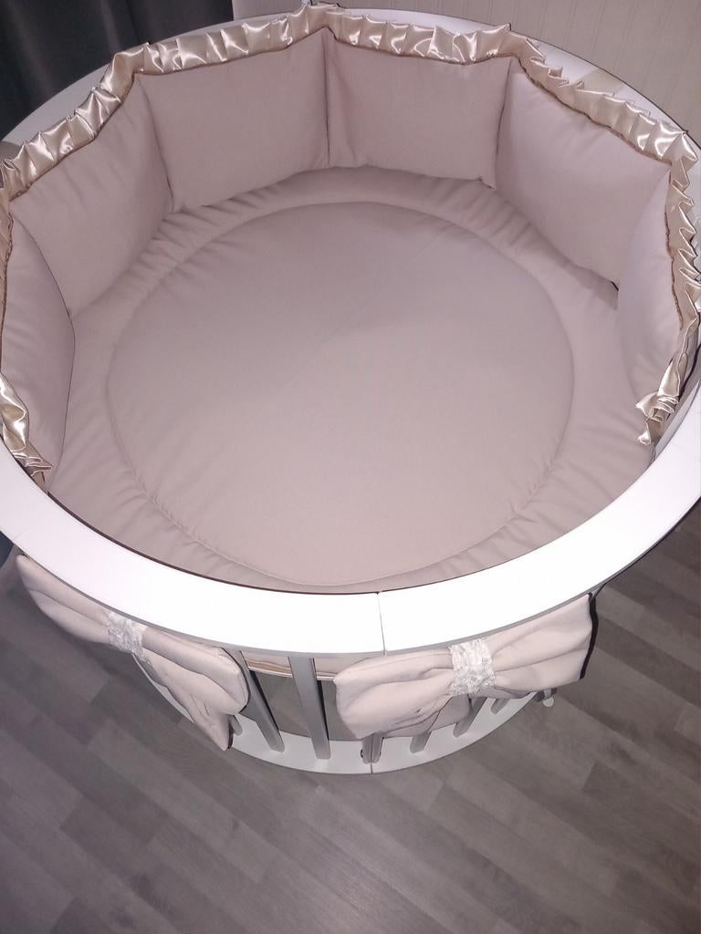NIEUW! Handgemaakte Box Aankleding Zand/Satijn 90/92CM., Kinderen en Baby's, Boxen, Ophalen of Verzenden, Nieuw, Rond, Boxkleed