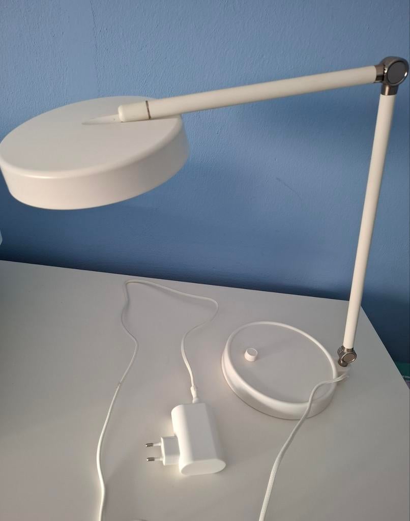 Mooie functionele bureaulamp Ikea met dimfunctie en oplader, Ophalen of Verzenden, Zo goed als nieuw, Bureaulamp