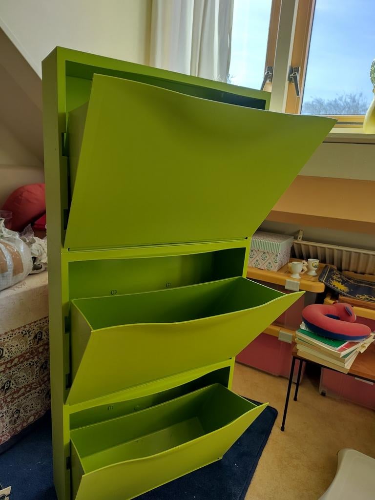 IKEA Stapelbare schoenenkast/schoenenrek in felgroen, Huis en Inrichting, Kasten | Schoenenkasten, Ophalen, Gebruikt, Modern, Functioneel