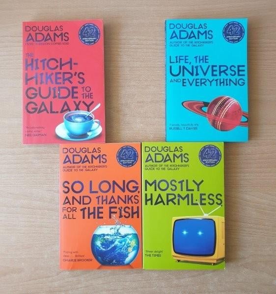 Douglas Adams - 4x Hitchhiker's Guide to the Galaxy, Boeken, Fantasy, Gelezen, Ophalen of Verzenden