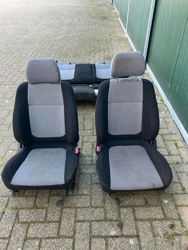 Bestuurder/pasagiers stoelen + neerklapbare achterbank, Ophalen, Gebruikt, Subaru