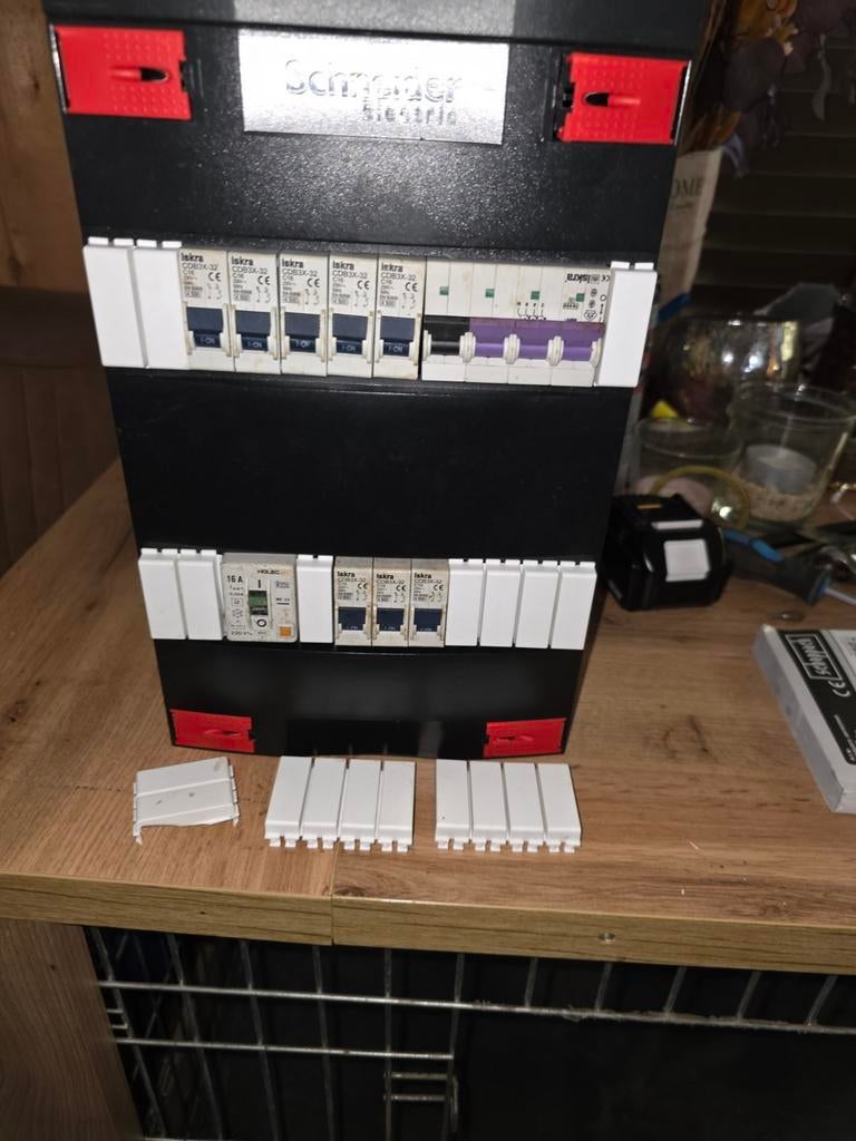 Groepenkast Schneider Electric - nog te bedraden, Ophalen of Verzenden