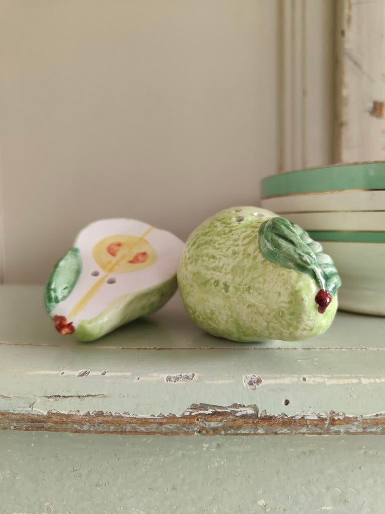 Barbotine strooiers peper en zout in de vorm van een peer, Ophalen of Verzenden