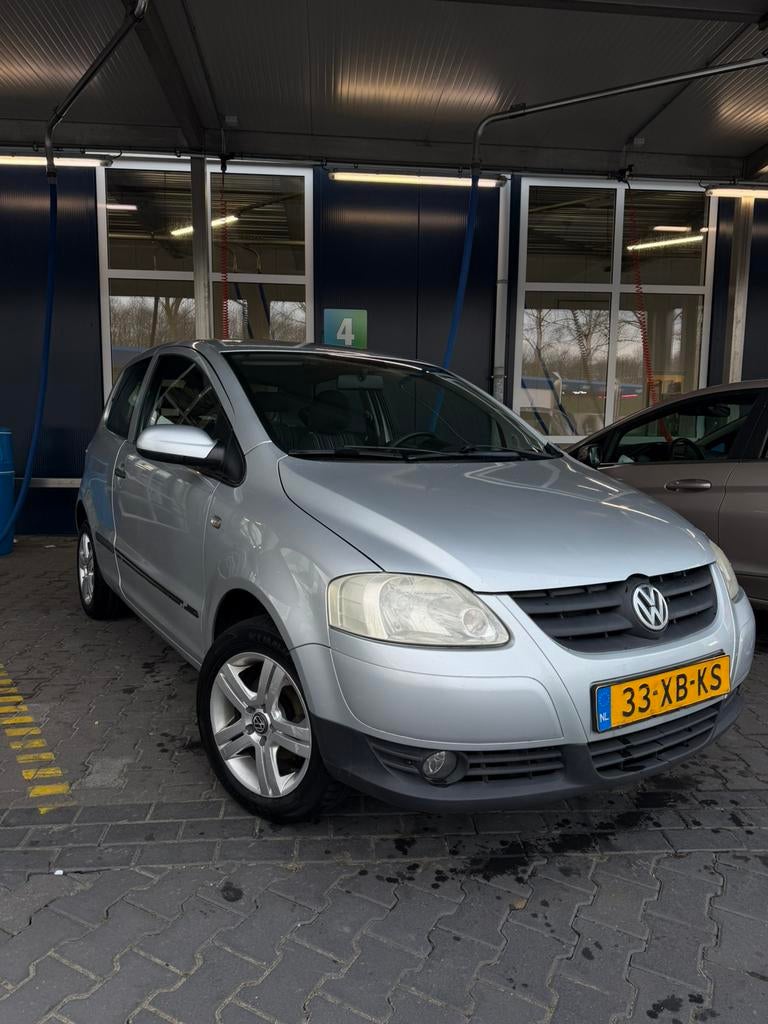 Volkswagen Fox 1.4 55KW 2007 Grijs AIRCO KOPPELING STUK, Auto's, Voorwielaandrijving, 15 km/l, 4 stoelen, Origineel Nederlands