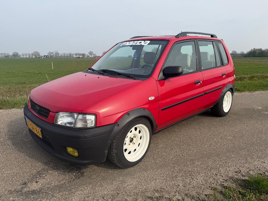 Mazda Demio 1999 CUSTOM!!! Verbreed staal/schroefset enz..., Auto's, Mazda, Voorwielaandrijving, 31 €/maand, Grijs, Particulier